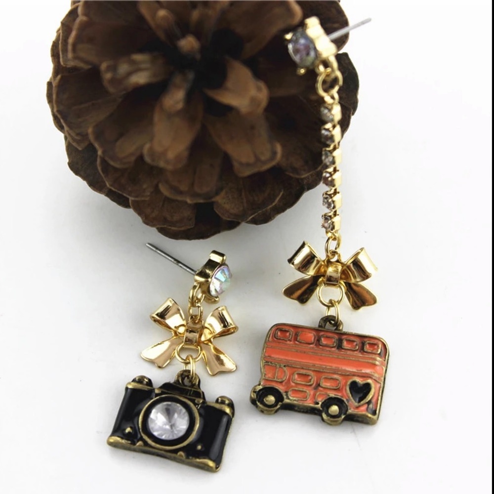 New York City tour bus earrings.NWT